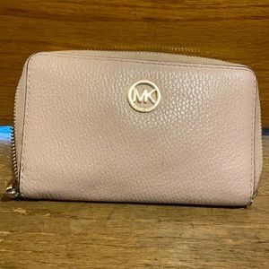 Blush Michael Kors Wristlet